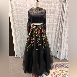 Elegant Two-Piece Black Floral Embroidered Prom Dress